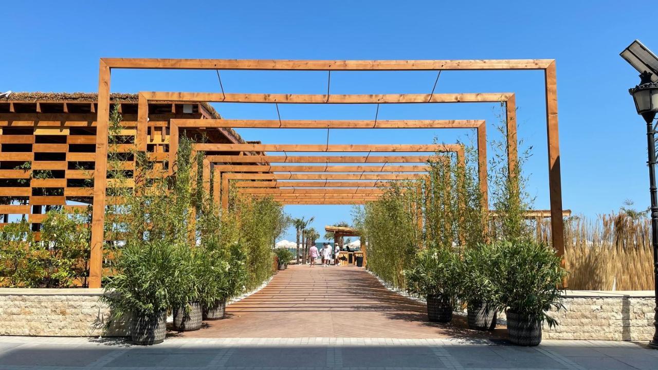 Seaview Deluxe Double Studio - Beachfront Resort Năvodari المظهر الخارجي الصورة